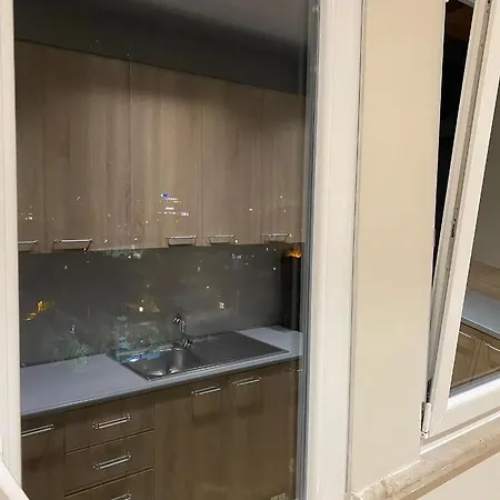 View 3 With To Double Rooms! شقة