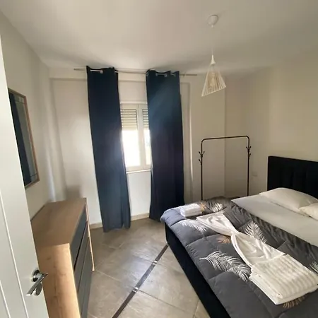 View 3 With To Double Rooms! Daire *