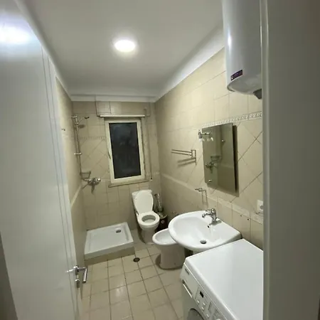 View 3 With To Double Rooms! Apartment
