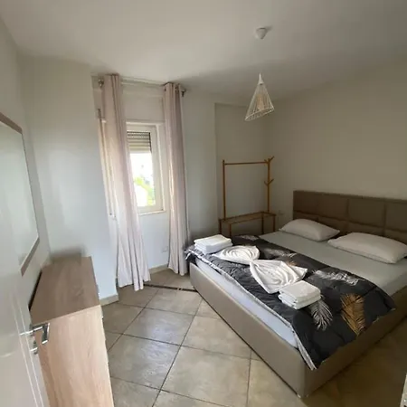 View 3 With To Double Rooms! Τίρανα